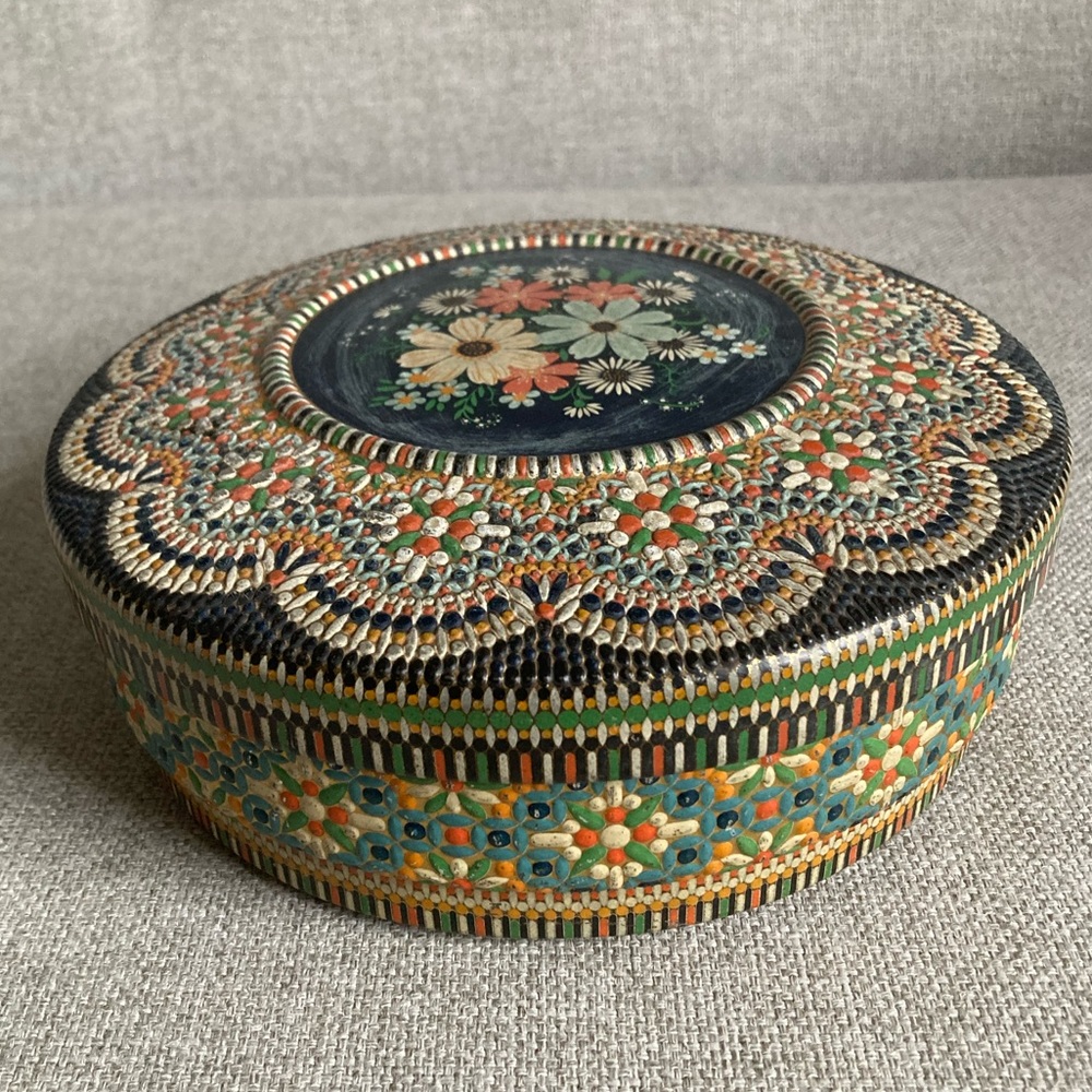 Large 8 inch diameter tin box with floral design